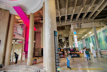 Palais de Tokyo lobby